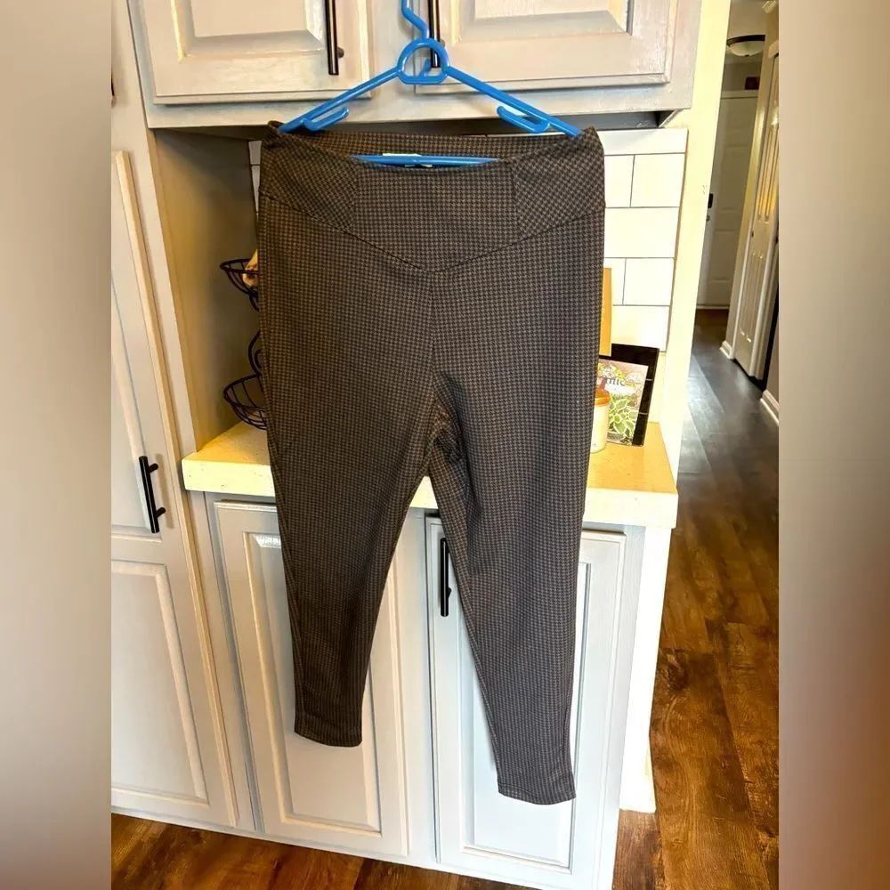 Hope and Harlow Gray Checkered Leggings, NWT